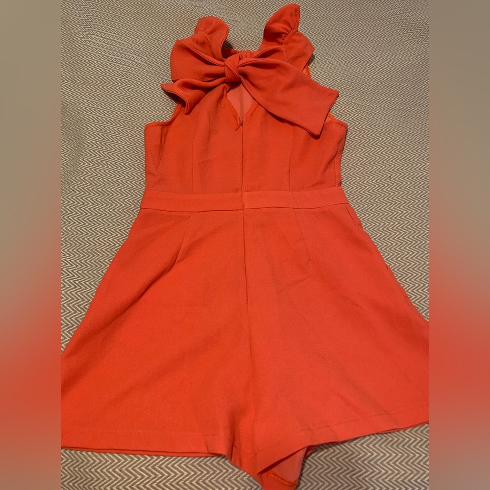 DO+BE coral high neck, bow back shorts romper. So cute! Size M. EUC. - Picture 6 of 8
